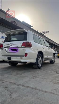 تۆیۆتا لاند کروزەر